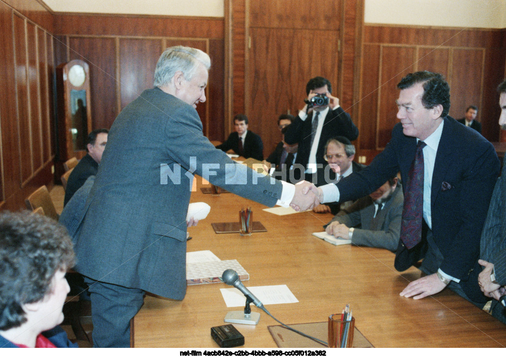 E. Bronfman Sr.'s visit to Russia