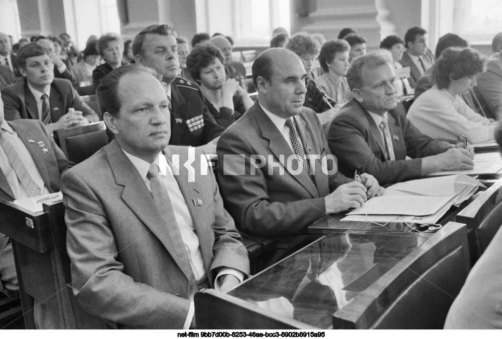 Третья сессия Верховного Совета РСФСР одиннадцатого созыва в Москве