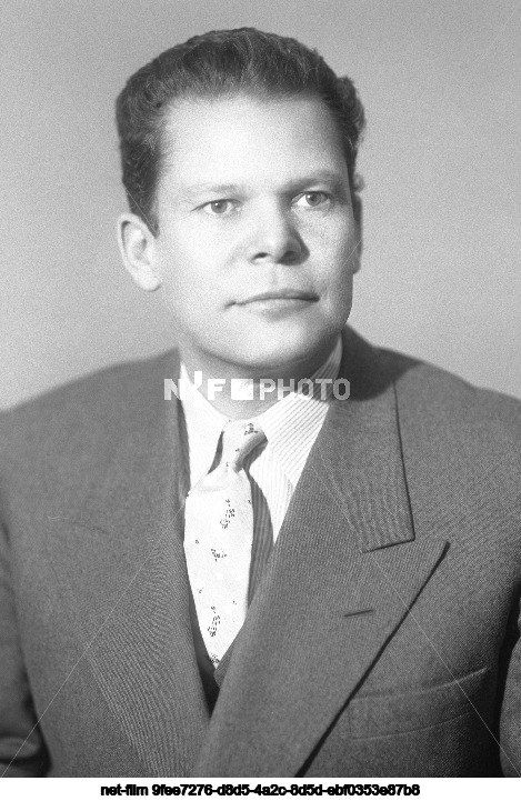 Писатель Ю. эс-Сибаи