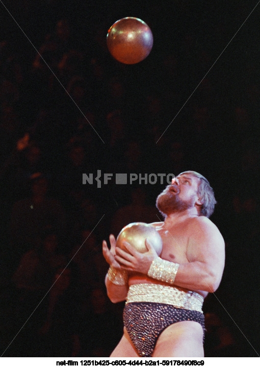 The program "Obvious-Incredible" at the Great Moscow Circus