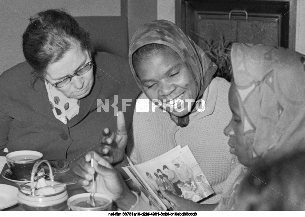 Visit of the Zambian Women's UNIP League to the USSR