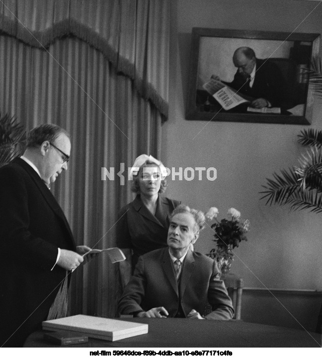 Вручение Нобелевской премии Л.Д. Ландау в Москве