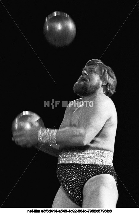 The program "Obvious-Incredible" at the Great Moscow Circus