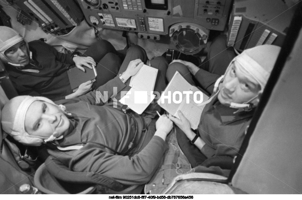 Pre-flight training of the Soyuz-10 spacecraft crew