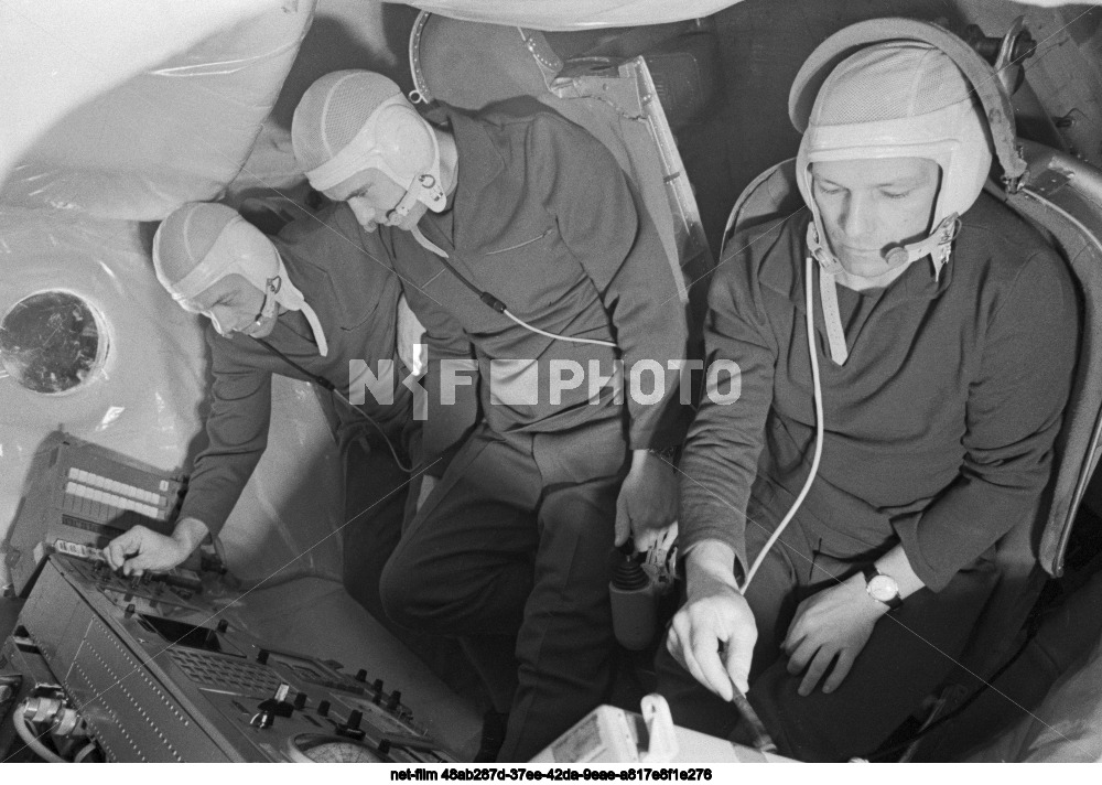 Pre-flight training of the Soyuz-10 spacecraft crew
