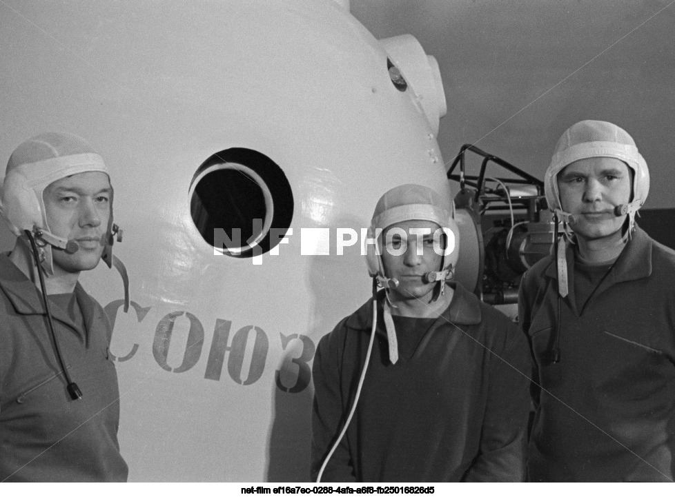 Pre-flight training of the Soyuz-10 spacecraft crew