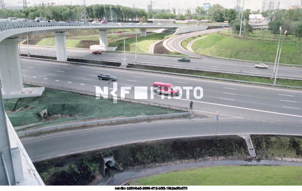 Открытие трехуровневой дорожной развязки в Москве