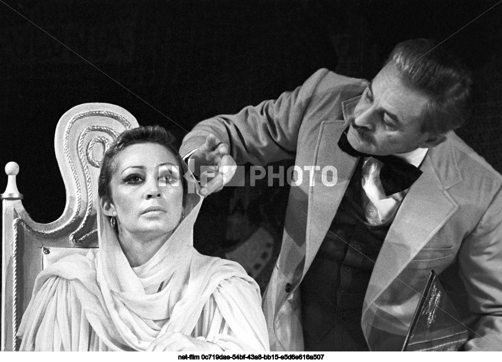 Спектакль "Ее превосходительство" в Театре сатиры