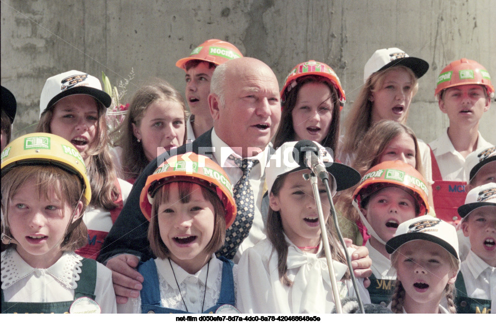 Поездка Ю.М. Лужкова на строительную площадку жилого дома в Москве