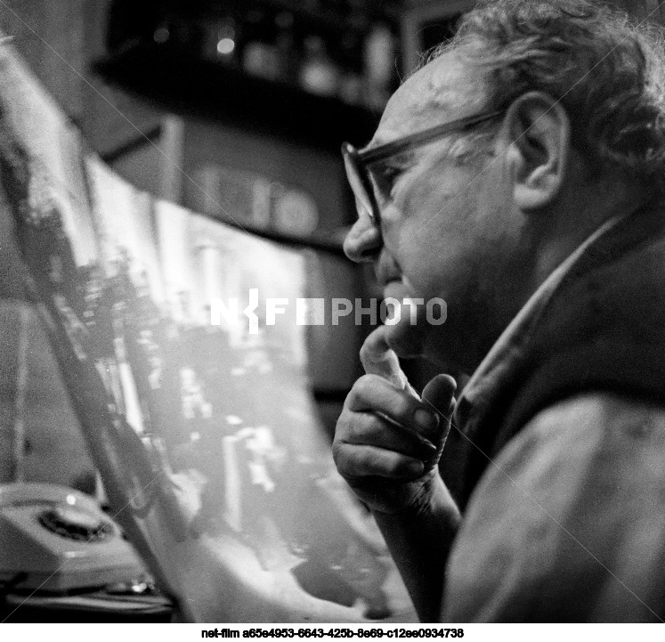 Photojournalist of the newspaper "Soviet Culture" E.A. Khaldey