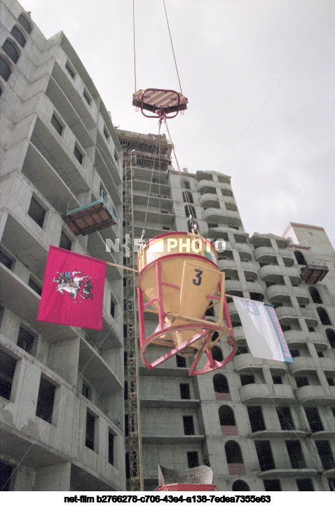 Поездка Ю.М. Лужкова на строительную площадку жилого дома в Москве