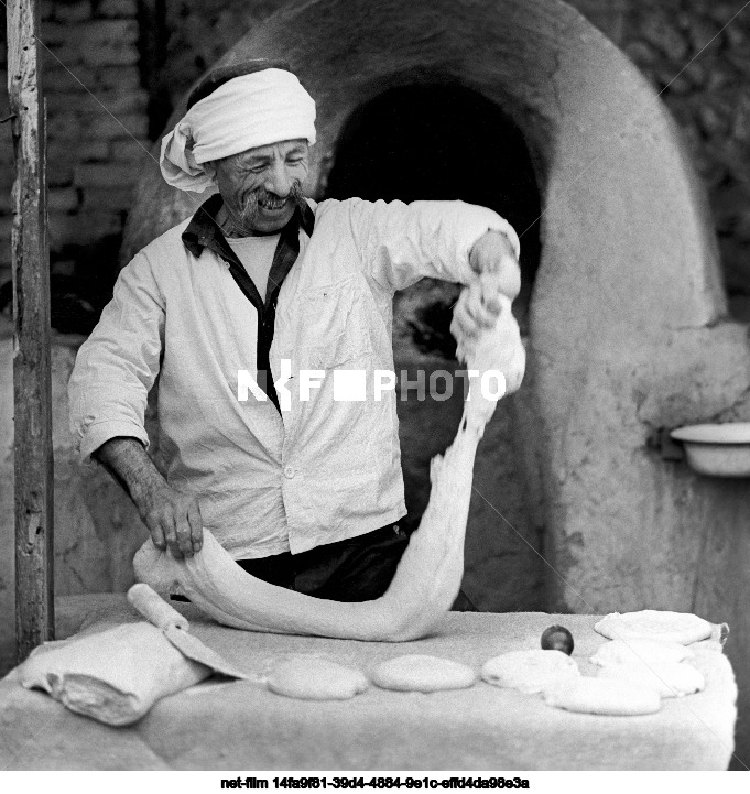 Жители Джалал-Абадской области в Киргизской СССР