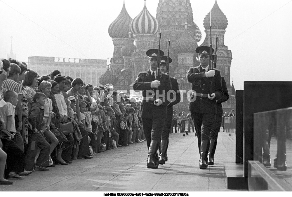 Changing of the guard of honor at the Lenin Mausoleum