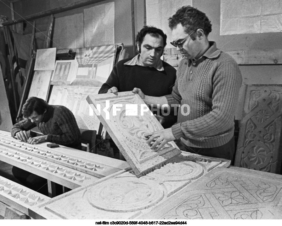 Строители поселка Ния-Грузинская в Иркутской области