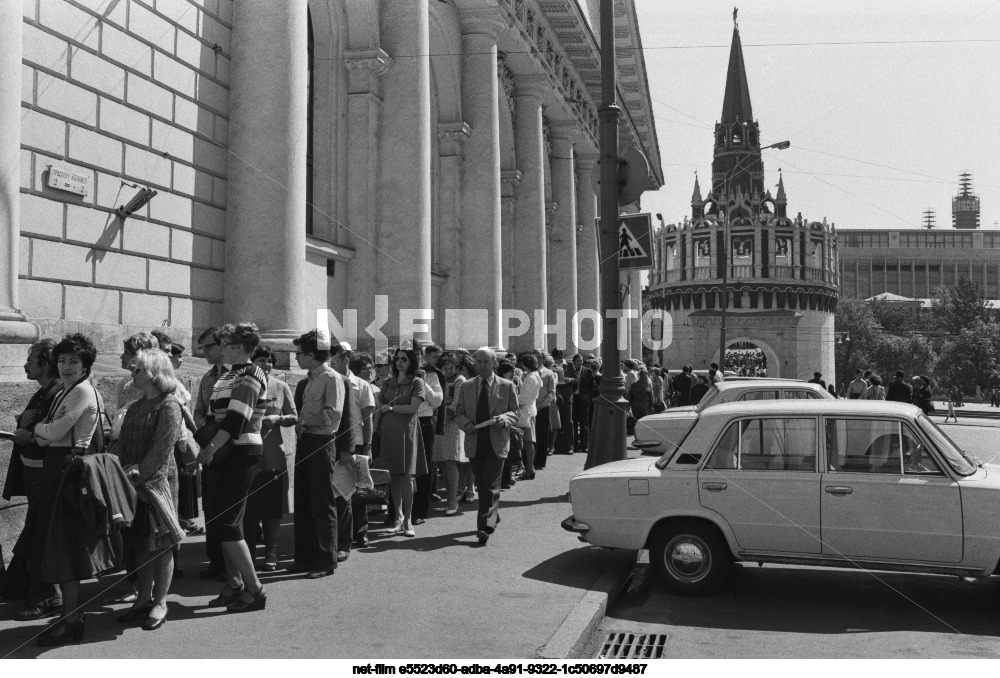 Персональная выставка художника И.С. Глазунова в Москве