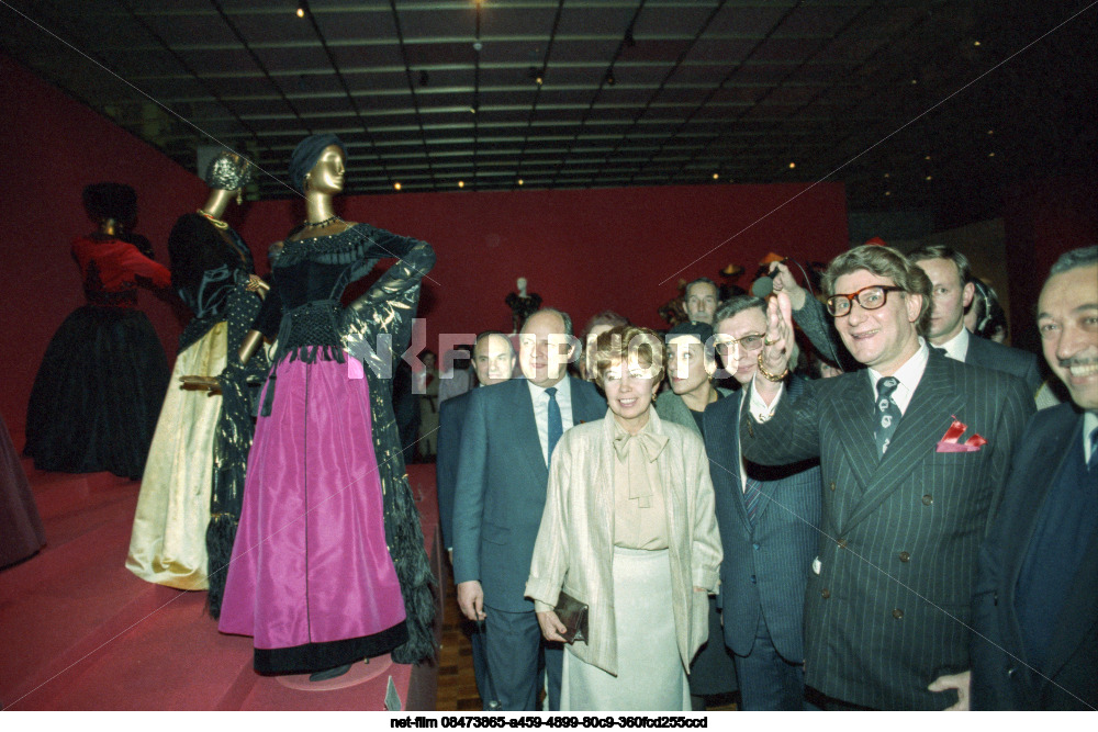 Выставка "Ив Сен-Лоран. 28 лет творчества" в Москве