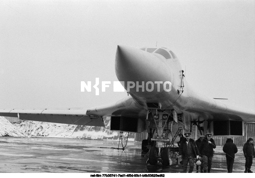 Советский бомбардировщик-ракетоносец Ту-160