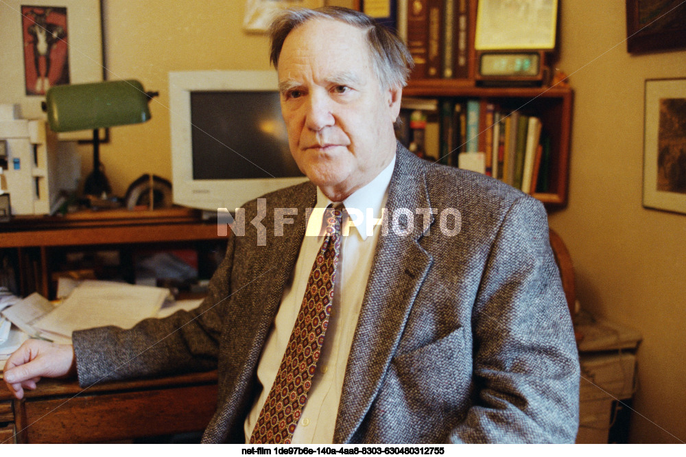 Ведущий телепрограммы "Очевидное - невероятное" С.П. Капица