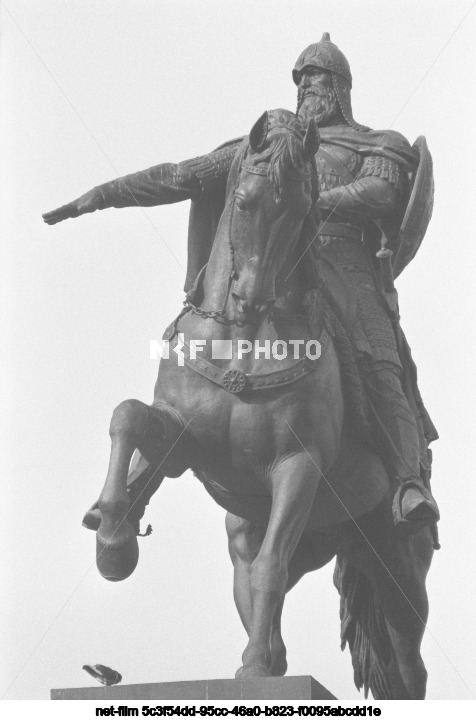 Памятник Ю. Долгорукому в Москве