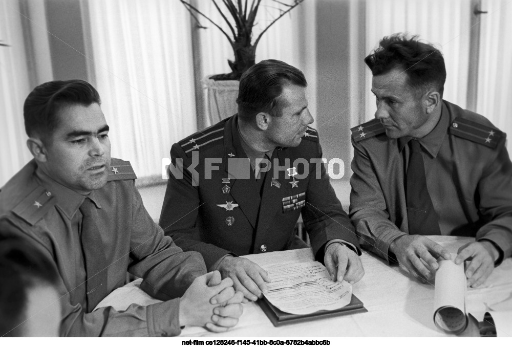 Meeting of USSR pilot-cosmonauts with representatives of the Soviet press in Kuibyshev