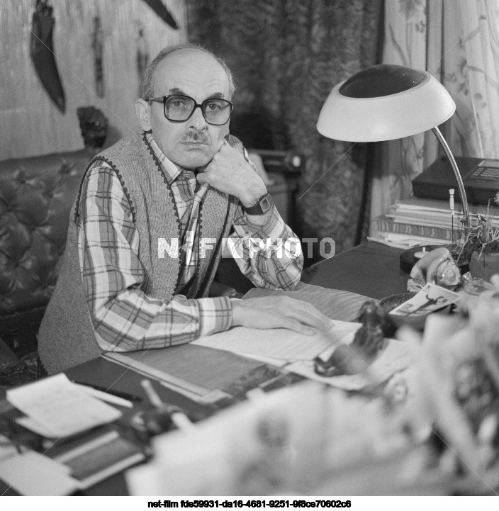 Поэт Б.Ш. Окуджава