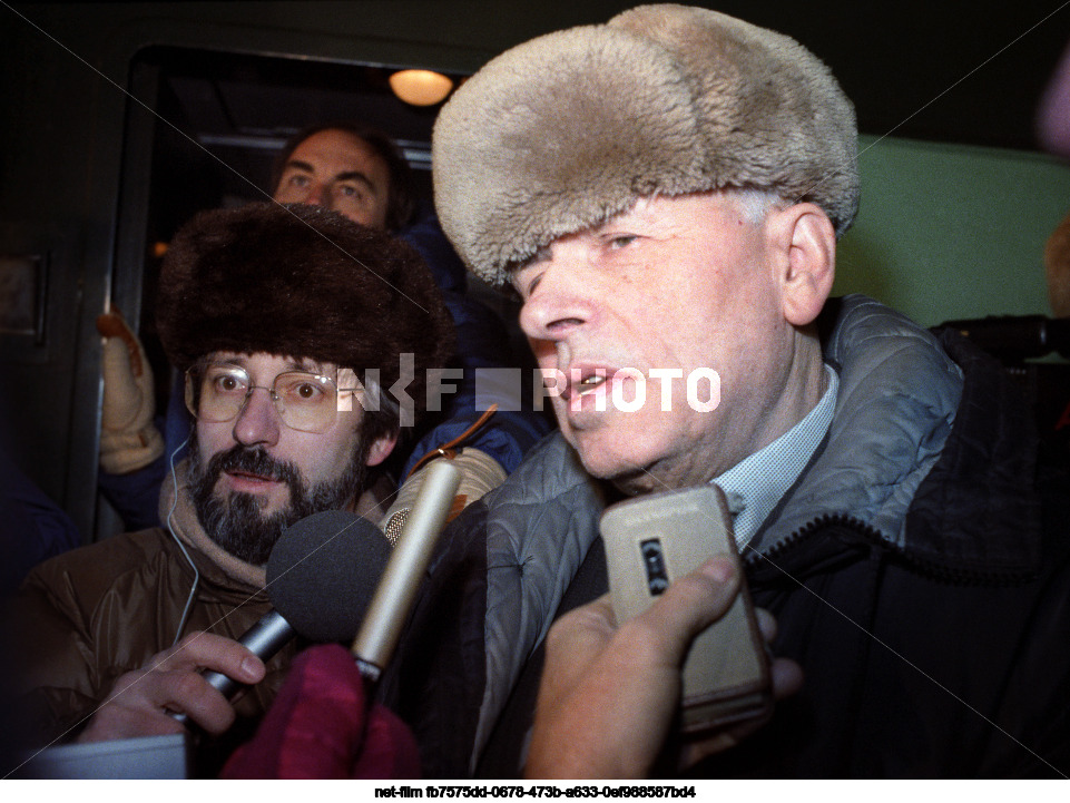 Return of Academician A.D. Sakharov from exile to Moscow