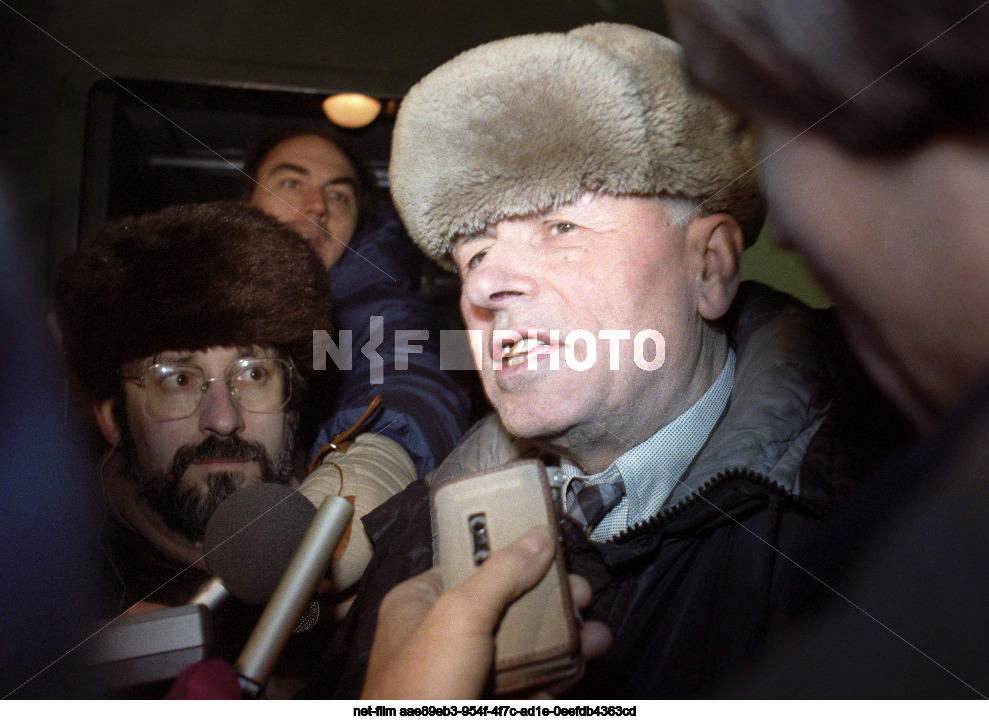 Return of Academician A.D. Sakharov from exile to Moscow