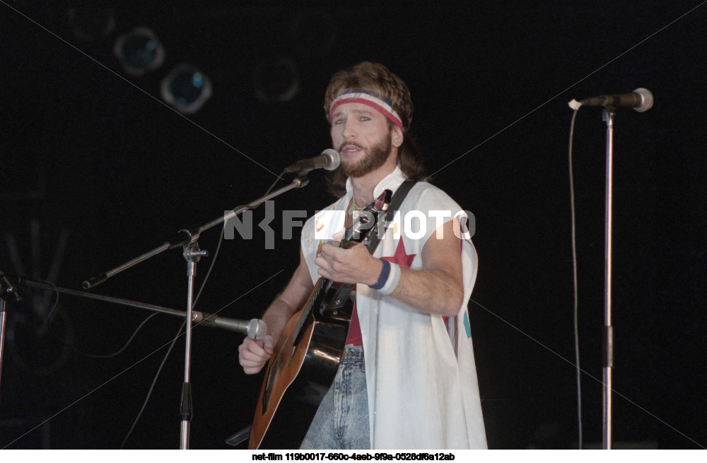 Гала-концерт в финале фестиваля поп-музыки "Конкурс дебютантов" в Москве