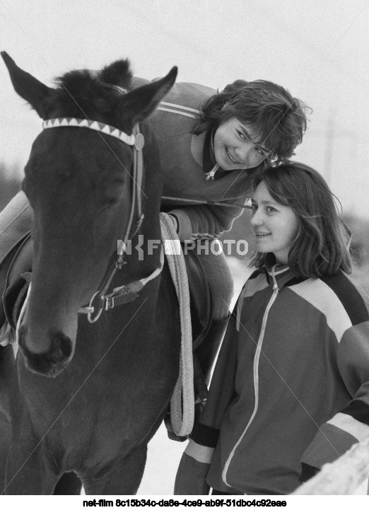 Школа верховой езды при совхозе "Новгородский" Новгородской области
