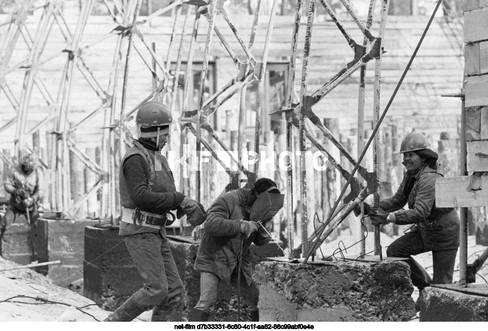 Строительство поселка Таксимо в Бурятской АССР