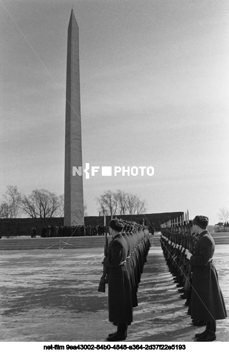 Монумент "В честь первых и славных побед Красной Армии" в Пскове