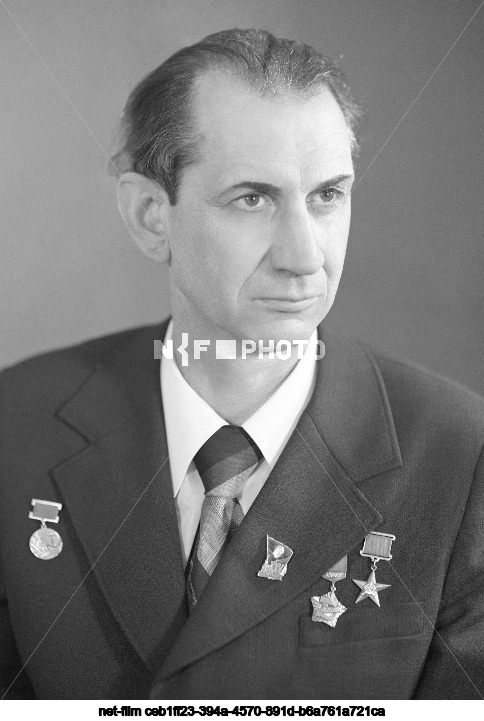 Head of the integrated team of the Murmanskpromstroy trust V.P. Serikov