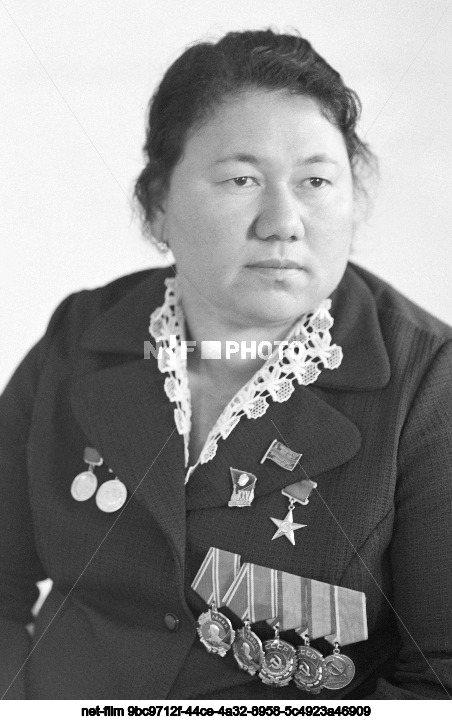 Foreman of cotton growers T.M. Akhunova