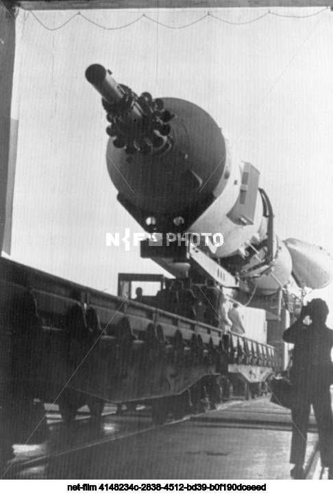 Preparations for the launch of the Soyuz-22 spacecraft at Baikonur