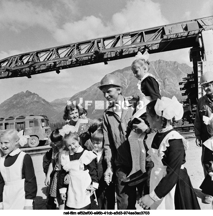 Посещение школьниками места строительства Байкало-Амурской магистрали