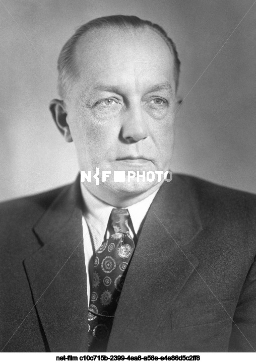 Председатель Союза польских писателей Л. Кручковский