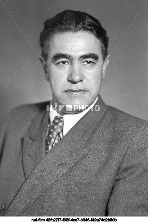 Писатель И. Джалол