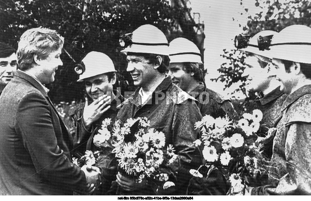 Вручение переходящего Хрустального Кубка передовым шахтерам в Кемеровской области