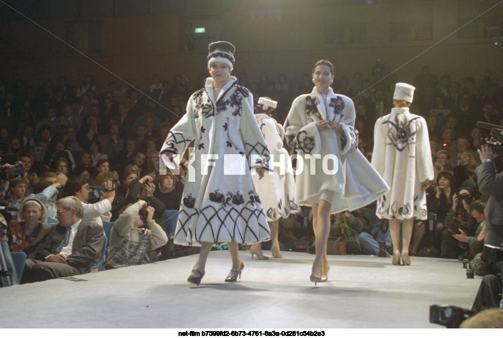 Показ мод "Меха гала-шоу" в Москве