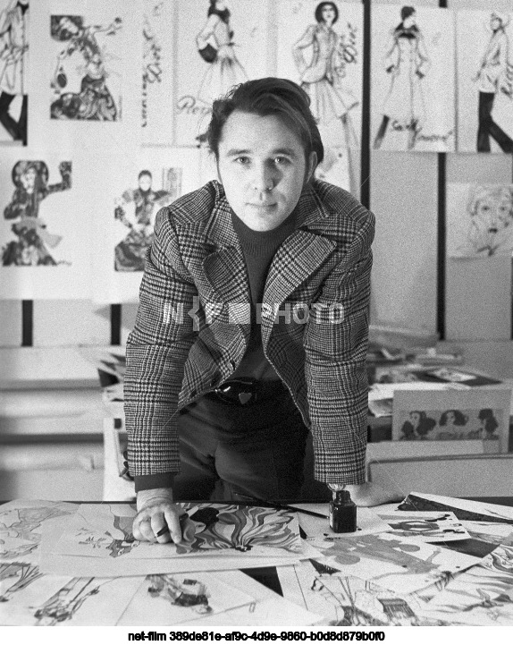 Заместитель главного художника Общесоюзного Дома моделей В.М. Зайцев