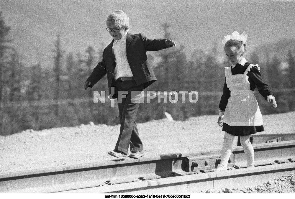 Школьная экскурсия на строящейся Байкало-Амурской магистрали