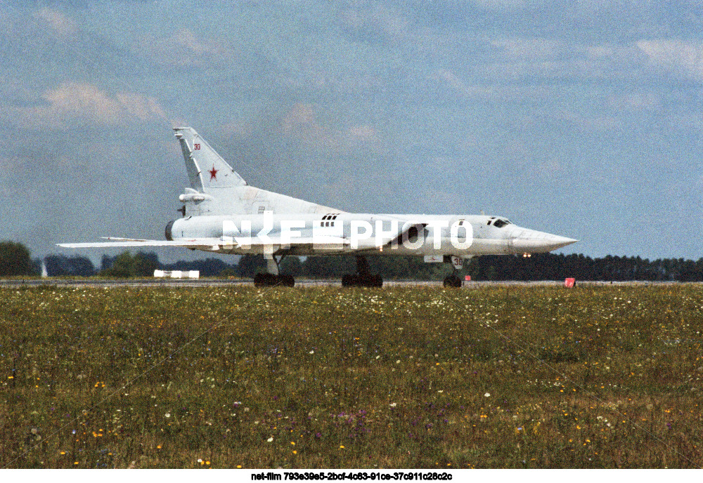 Советский бомбардировщик-ракетоносец Ту-160
