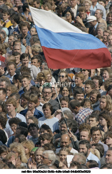 Митинг в защиту демократии после попытки госпереворота в Москве