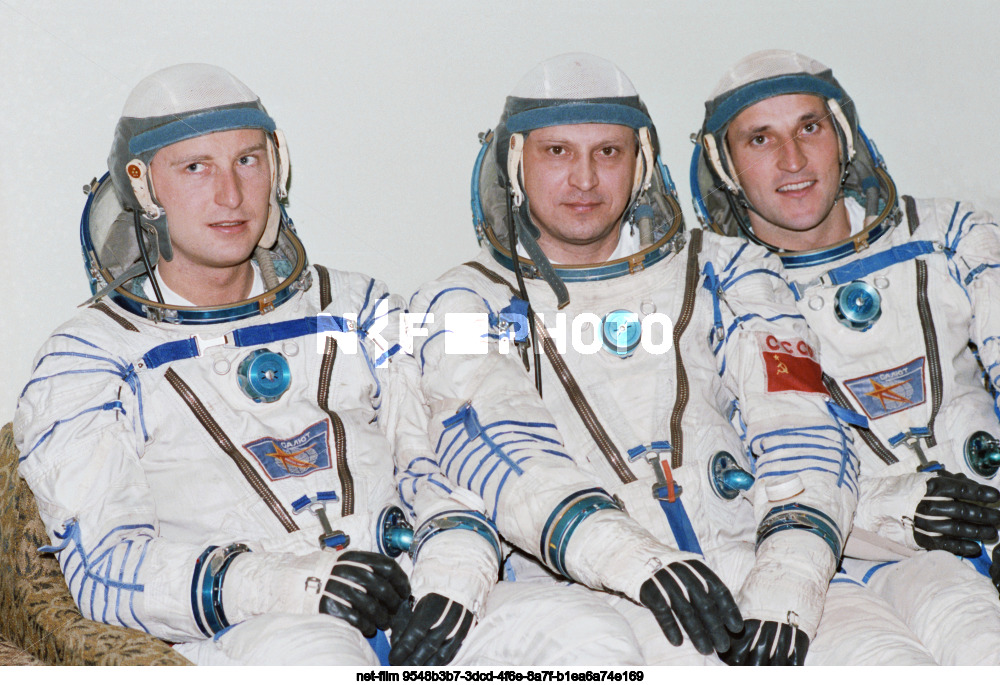 Pre-flight training of the Soyuz TM-13 spacecraft crews in Star City