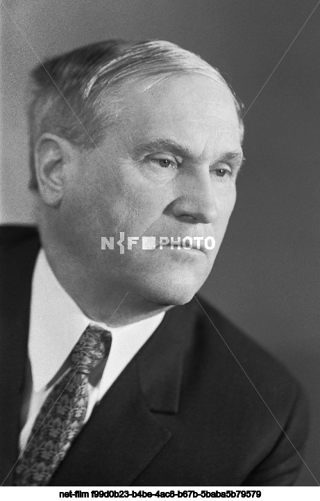 Председатель Правления Стройбанка СССР М. С. Зотов