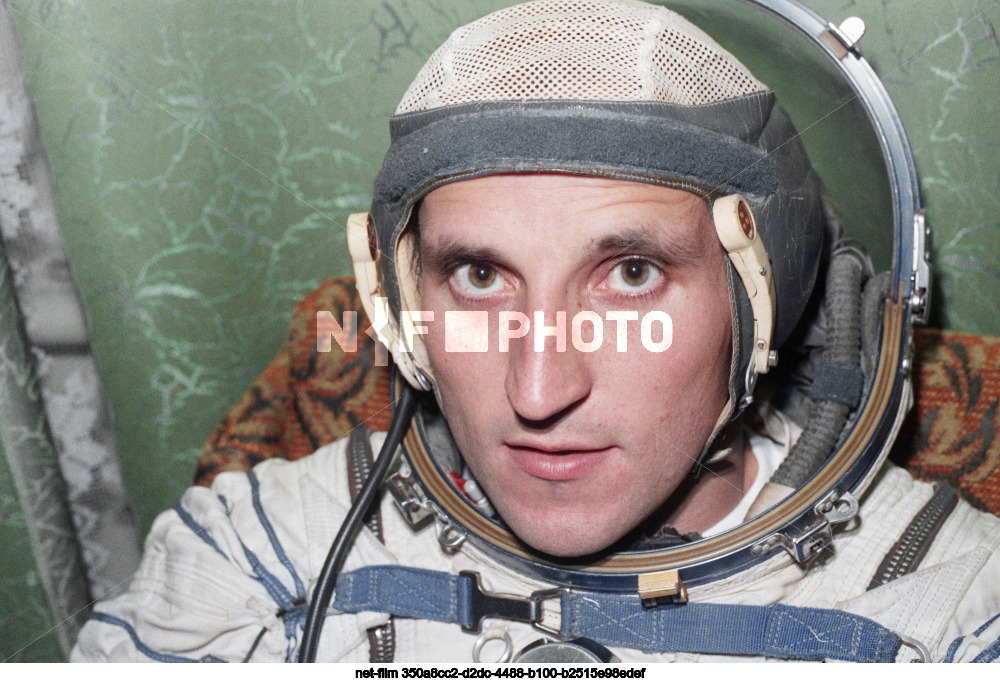 Pre-flight training of the Soyuz TM-13 spacecraft crews in Star City