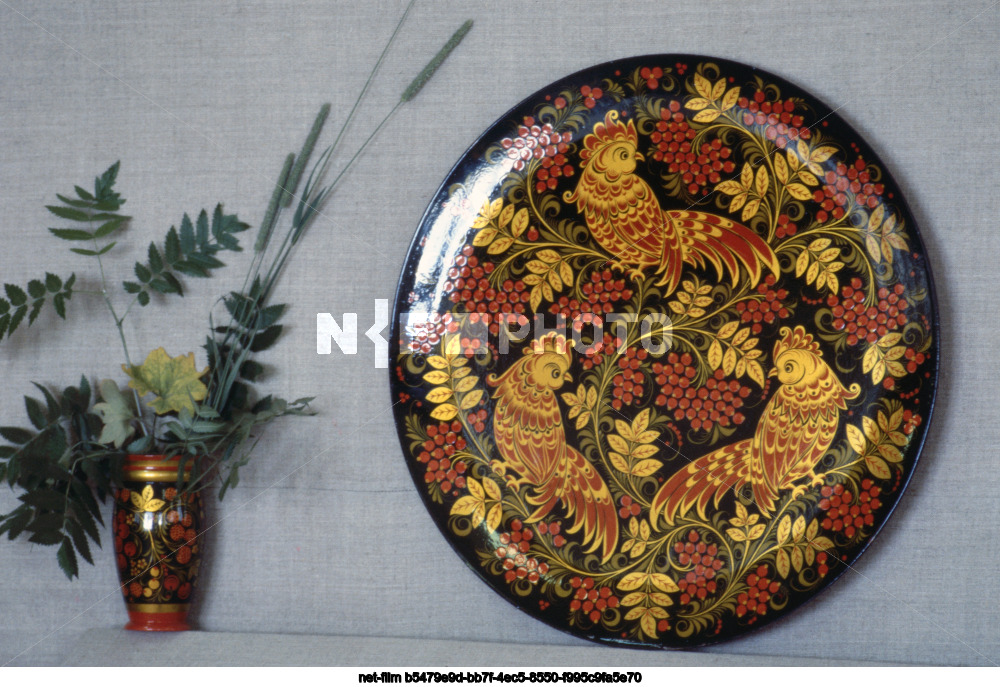 Semenovskoye production association "Khokhloma painting"