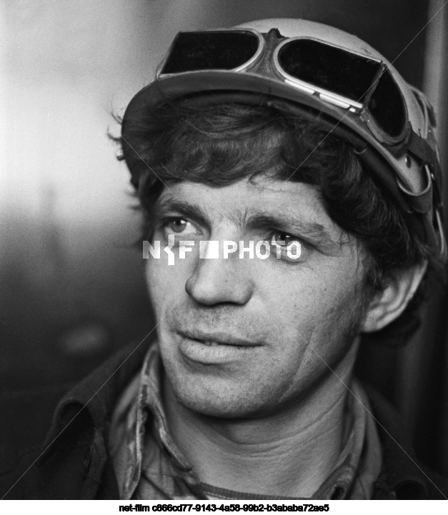 Слесарь-монтажник А. Смитиенко