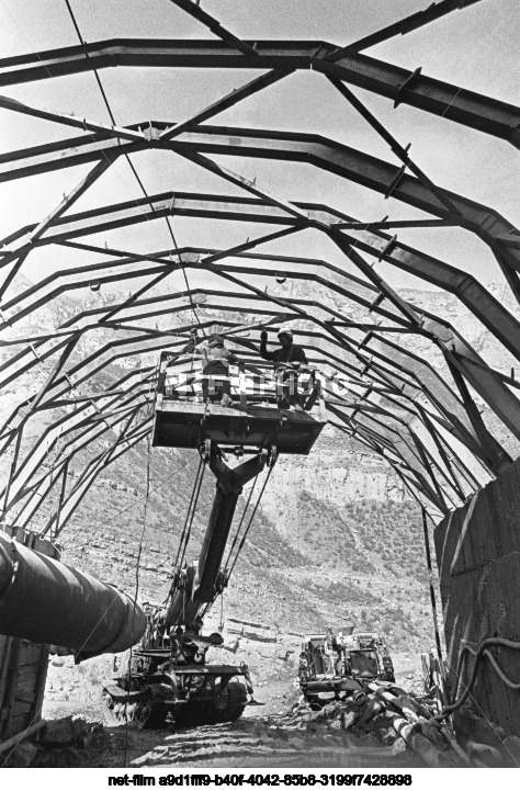 Construction of the Miatlinskaya hydroelectric power station in the Dagestan ASSR