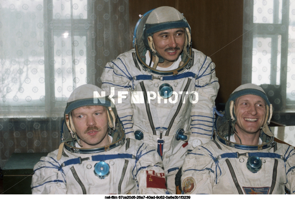Pre-flight training of the Soyuz TM-13 spacecraft crews in Star City